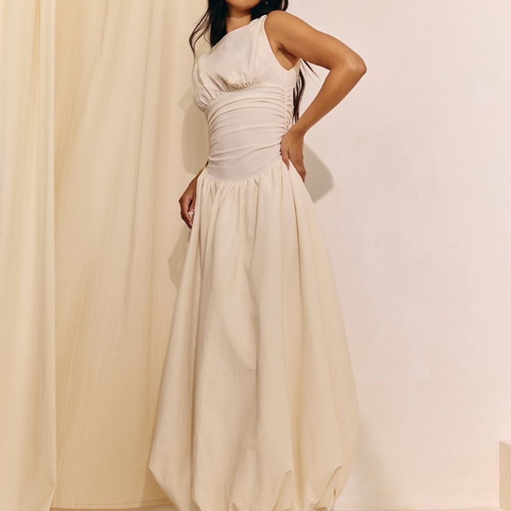 PrettyLittleThing Cream Maxi Dress - Picture 3 of 5